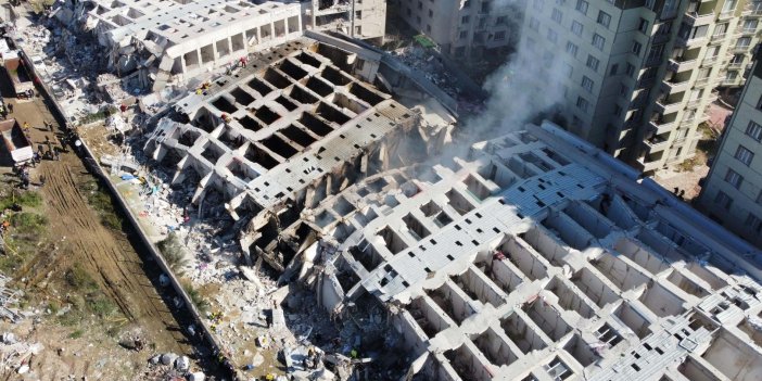 Depremde yıkılan Rönesans Rezidans’ın 10 yıllık sakini: Yöneticiye temelin kaydığını söyledim alay eder gibi güldüler