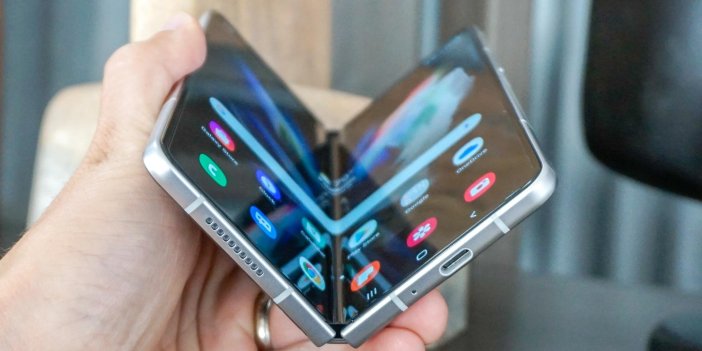 Galaxy Z Fold 3'lerin ekranında can sıkan sorunlar oluştu