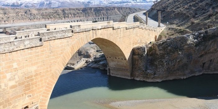 Roma döneminden kalma tarihi köprü depremde ayakta kaldı