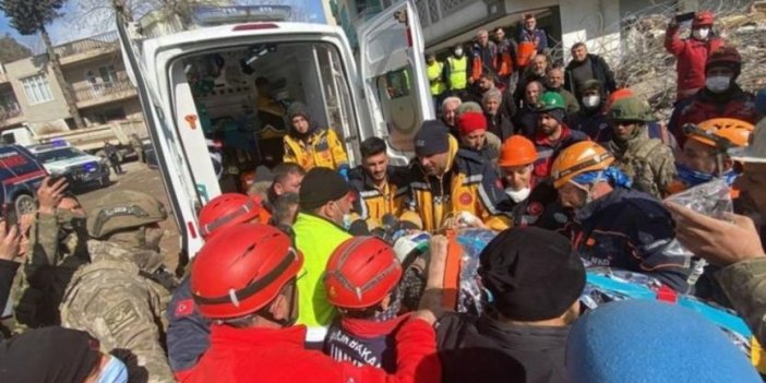 Antakya'da bir kadın ve iki çocuk 228. saatinde sağ çıkarıldı