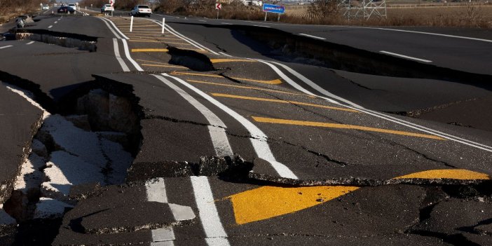 Yaptıkları yollar depremde çöken müteahhitlere Ocak ayında Hazine'den milyarlar aktı