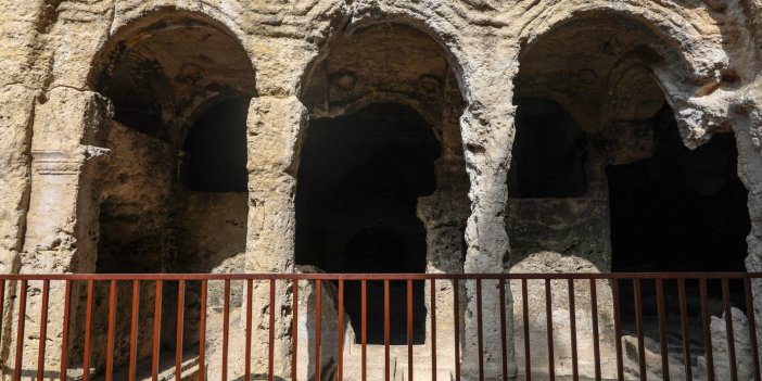 Hatay’da yeni binalar yıkılırken iki bin yıllık Ölüler Şehri ayakta kaldı