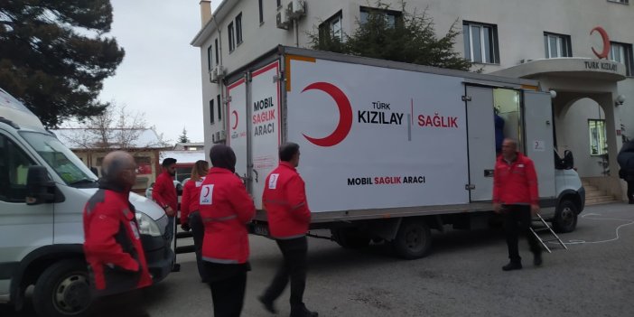 Kızılay deprem bölgesine Mobil Sağlık araçları gönderiyor   