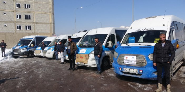  Yüksekova'da minibüsçüler bir günlük kazançlarını depremzedelere bağışladı  