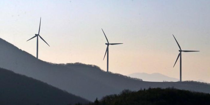 Deprem bölgelerinde rüzgardan elektrik üretimi sürüyor