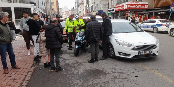 Kontrolden çıkan motosiklet iki otomobile çarptı: 2 yaralı