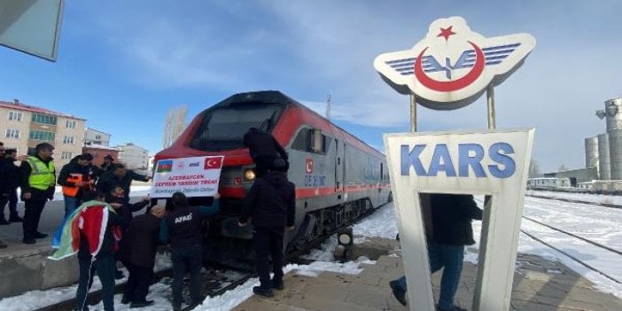 Azerbaycan'dan gönderilen yardım treni Kars'a ulaştı