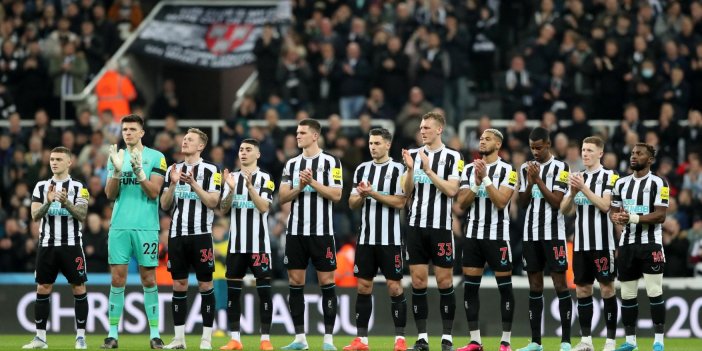 Newcastle United-Liverpool maçında Atsu için saygı duruşu yapıldı