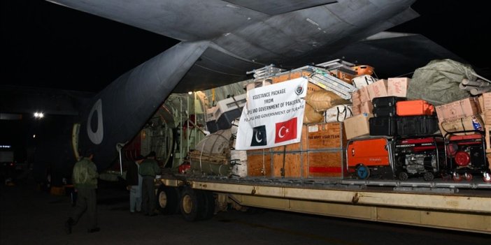 Pakistanlı gazeteciden tartışma yaratan iddia. Pakistan’ın gönderdiği yardımlar geçen yıl Türkiye’nin selde Pakistan’a gönderdiği yardımlardı