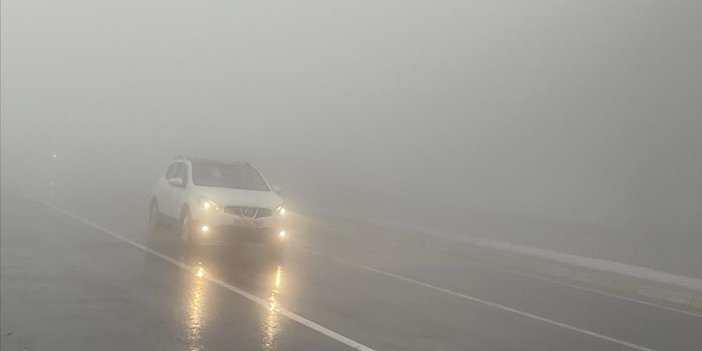Sürücüler dikkat! Bolu Dağı'nda sis ve sağanak engeli