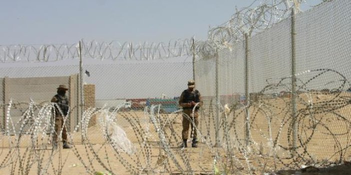 Pakistan ve Afganistan sınır birlikleri birbirlerine ateş açtı