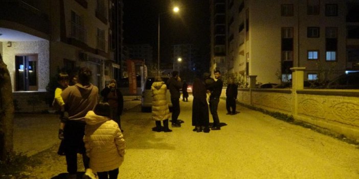 Peş peşe deprem olunca Adana halkı sokağa döküldü