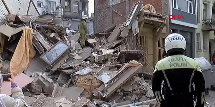 Son dakika… Fatih'te 2 katlı bina çöktü