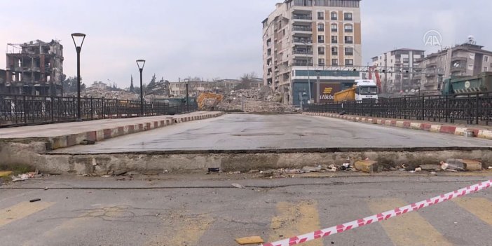Hatay'daki deprem köprü ve yolları vurdu. Derin çatlaklar oluştu