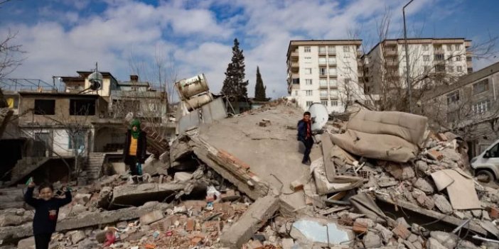Deprem bölgelerinde 7 bin 242 artçı yaşandı
