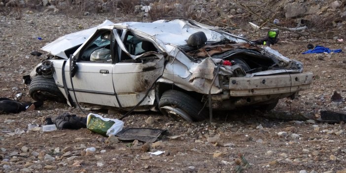 Çarpışan otomobiller uçuruma düştü: 2 ölü, 1 yaralı 