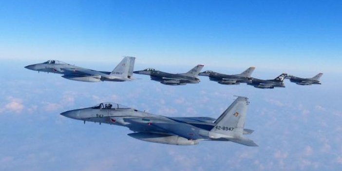 ABD'li vekillerden Başkan Biden'a, Ukrayna'ya F-16 verilmesi çağrısı