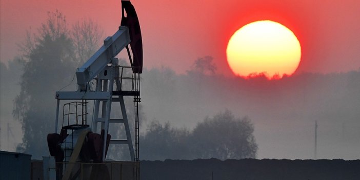 Brent petrol düşüşte. 82,60 dolardan işlem görüyor