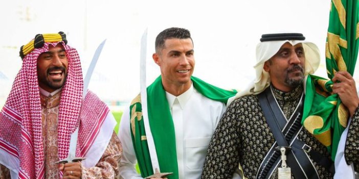 Arabistan kuruluş gününde kılıç sallayan Ronaldo'ya tepki yağdı. Talisca da oradaydı