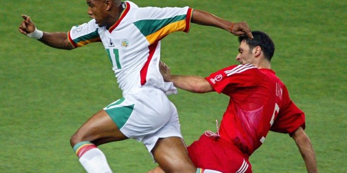 Senegalli eski milli futbolcular formalarını açık arttırmaya çıkaracak