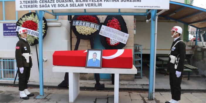 İzmir'de kazada hayatını kaybeden astsubay çavuş toprağa verildi
