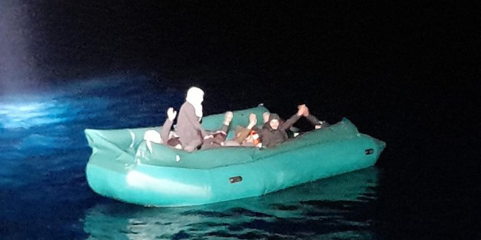 İzmir açıklarında 16 göçmen kurtarıldı