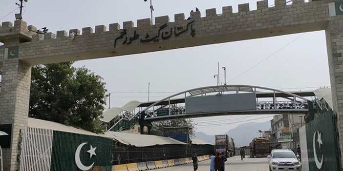 Afganistan ile Pakistan arasındaki sınır kapısı yeniden açıldı