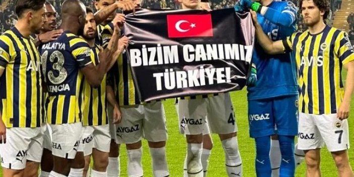 Fenerbahçe'den Valencia'nın golünden sonra duygulandıran pankart