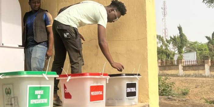 Nijerya'daki genel seçimlerde dün bazı bölgelerde ertelenen oylama bugün yapılıyor