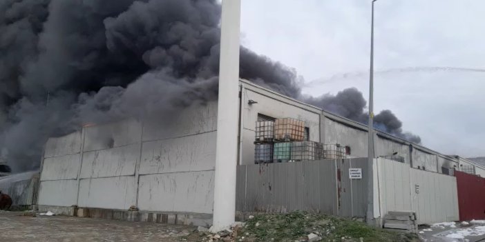 İzmir'de geri dönüşüm tesisinde yangın
