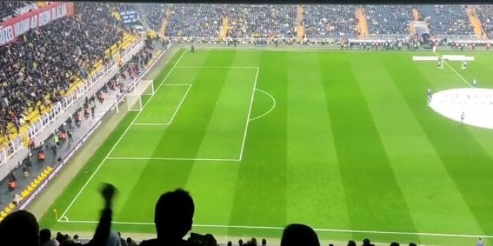 Beşiktaş'ın sahaya attığı oyuncaklar dünya basınında