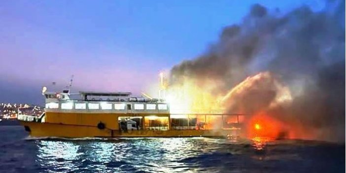 Arabalı feribotta yangın! 30 yolcu dumandan etkilendi