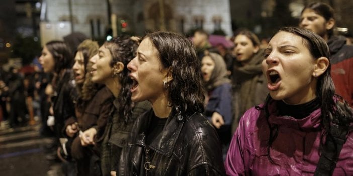 Atina’da tren kazası protestosu