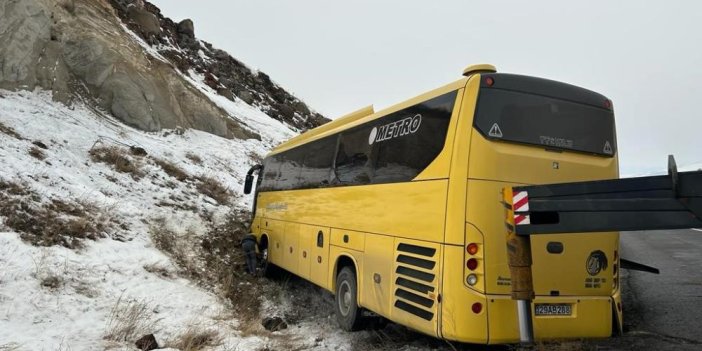 Otobüs dağa çarptı
