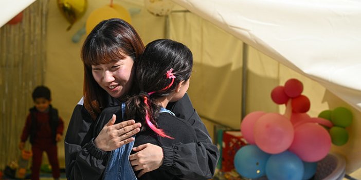 Vefakar Güney Koreli sağlık ekibi deprem yaralarını sarıyor