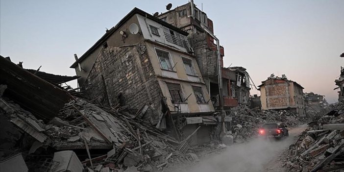 Deprem bölgesindeki esnaf işletmelerinin yüzde 50,49'u ağır hasarlı
