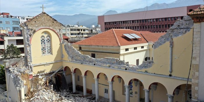 Depremde yıkılan Latin Katolik Kilisesi yeniden ibadete hazırlanıyor