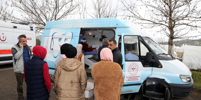 Gönüllü diş hekimleri de deprem bölgesinde