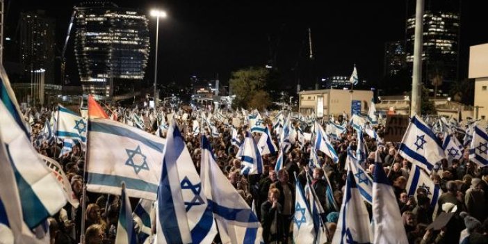 İsrail'de Netanyahu hükümeti tartışmalı yargı düzenlemesinden geri adım atmıyor