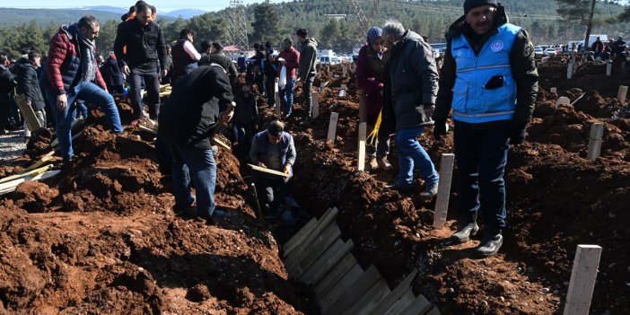 Adli Tıp Uzmanları Derneği: Sadece Kahramanmaraş'ta 425 mezar yeri yeniden açıldı