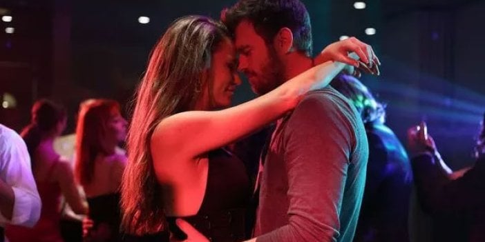 Serenay Sarıkaya ve Kıvanç Tatlıtuğ'un öpüşme sahnesine yorum yağdı