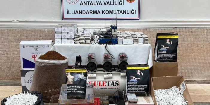 Antalya'da kaçak sigara operasyonu. 2 zanlı yakalandı