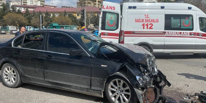 Kahramanmaraş'ta iki otomobil çarpıştı. 7 kişi yaralandı