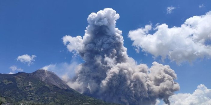 Endonezya’daki Merapi Yanardağı'nda patlama