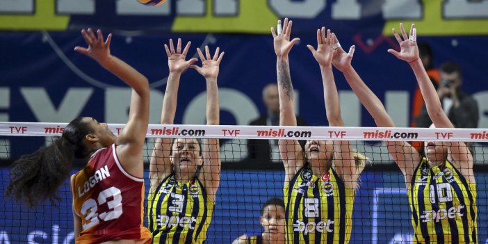 Fenerbahçe Opet Galatasaray HDI Sigorta'ya set vermedi