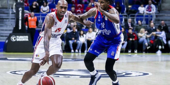 Anadolu Efes Bahçeşehir Kolejini farklı geçti