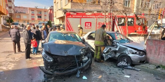 Ümraniye’de otomobilin çarptığı araç evin bahçesine daldı: 3 yaralı