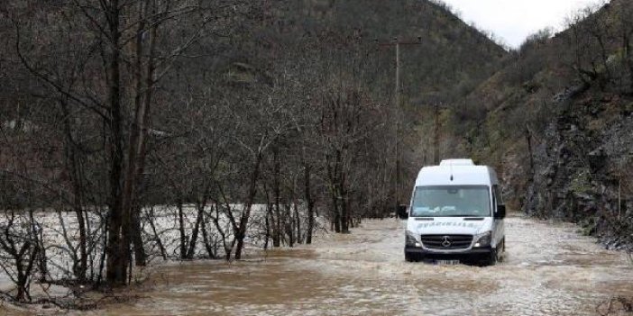 Munzur Çayı taştı, Tunceli- Ovacık karayolu kapatıldı