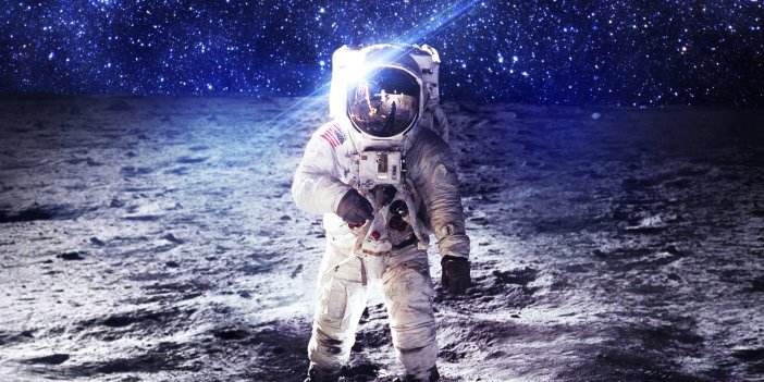 NASA yeni uzay kıyafetini tanıttı. Ay yolculuğu için geri sayım