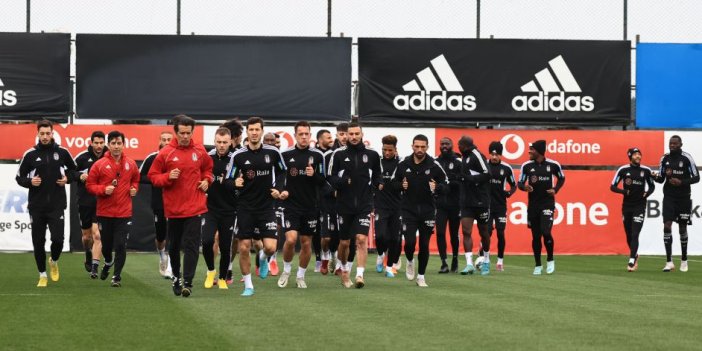 Beşiktaş'ta 4 futbolcu ile ilgili flaş karar